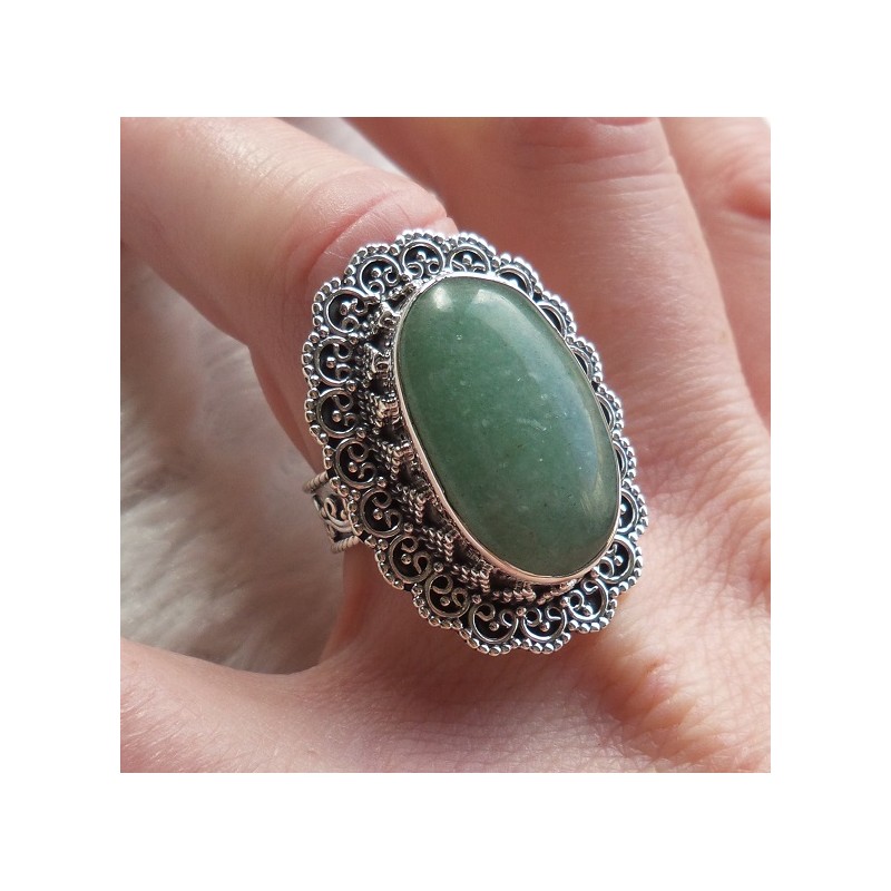 Zilveren ring met Aventurijn met bewerkte kop en band 18 mm