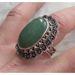 Zilveren ring met Aventurijn met bewerkte kop en band 18 mm