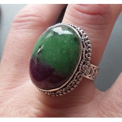 Zilveren ring met Robijn in Zoisiet in bewerkte setting 19.3 mm