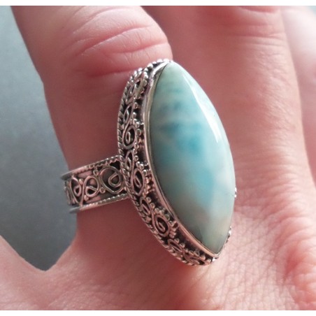 Zilveren ring gezet met marquise Larimar in bewerke setting 17.5