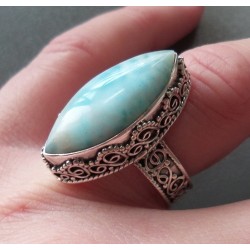 Zilveren ring gezet met marquise Larimar in bewerke setting 17.5