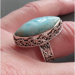 Zilveren ring gezet met marquise Larimar in bewerke setting 17.5