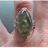 Zilveren ring met marquise Prehniet in bewerkte setting 17 mm