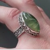 Zilveren ring met marquise Prehniet in bewerkte setting 17 mm