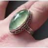 Zilveren ring met marquise Prehniet in bewerkte setting 18 mm