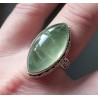 Zilveren ring met marquise Prehniet in bewerkte setting 18 mm