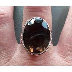 Zilveren ring Smokey Topaas gezet in bewerkte setting 18.5 mm