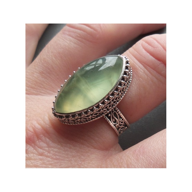 Zilveren ring marquise Prehniet bewerkte setting maat 18 mm