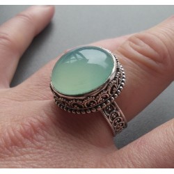 Zilveren ring ronde aqua Chalcedoon in bewerkte setting 19.5 mm