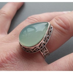 Zilveren ring druppelvorm aqua Chalcedoon bewerkte setting 19 mm
