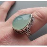 Zilveren ring druppelvorm aqua Chalcedoon bewerkte setting 19 mm