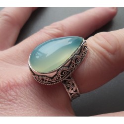 Zilveren ring druppelvorm aqua Chalcedoon bewerkte setting 18 mm