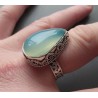 Zilveren ring druppelvorm aqua Chalcedoon bewerkte setting 18 mm