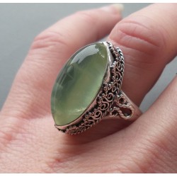 Zilveren ring met marquise Prehniet in bewerkte setting 17.3 mm