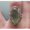 Zilveren ring met marquise Prehniet in bewerkte setting 17.3 mm