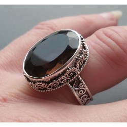 Zilveren ring Smokey Topaas gezet in bewerkte setting 17 mm