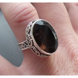 Zilveren ring Smokey Topaas gezet in bewerkte setting 17 mm