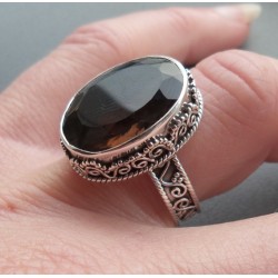 Zilveren ring Smokey Topaas gezet in bewerkte setting 17 mm