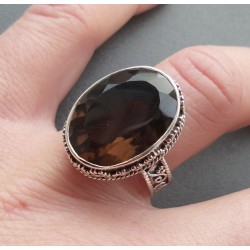 Zilveren ring Smokey Topaas gezet in bewerkte setting 17 mm