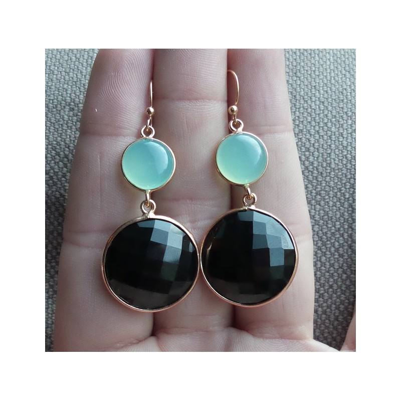 Vergulde zilveren oorbellen gezet met aqua Chalcedoon en Onyx