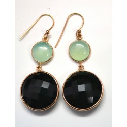 Vergulde zilveren oorbellen gezet met aqua Chalcedoon en Onyx