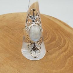 Zilveren ring met Maansteen in open bewerkte setting 18 mm
