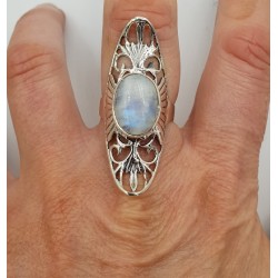 Zilveren ring met Maansteen in open bewerkte setting 18 mm