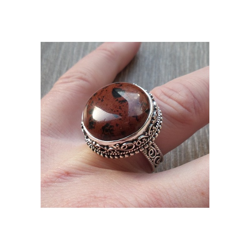Zilveren ring ronde mahonie Obsidiaan in bewerkte setting 17.5 m