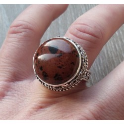 Zilveren ring ronde mahonie Obsidiaan in bewerkte setting 17.5 m