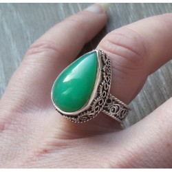 Zilveren ring met Chrysopraas gezet in bewerkte setting 17 mm
