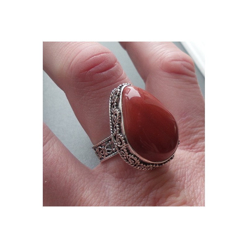 Zilveren ring rode Jaspis gezet in bewerkte setting 18.5 mm