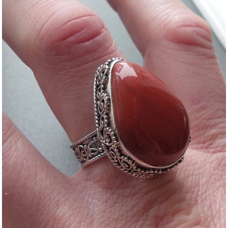 Zilveren ring rode Jaspis gezet in bewerkte setting 18.5 mm