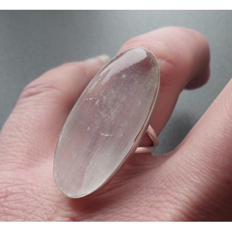 Zilveren ring gezet met ovale Seleniet 17 mm