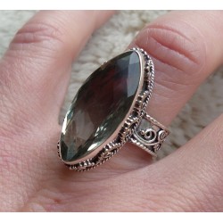 Zilveren ring marquise groene Amethist in bewerkte setting 17 mm