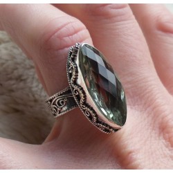 Zilveren ring marquise groene Amethist in bewerkte setting 17 mm