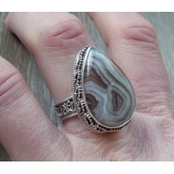 Zilveren ring met Laguna Lace Agaat en bewerkte setting 19 mm