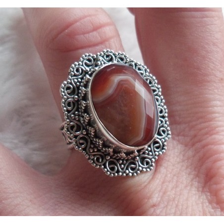 Zilveren ring facet Botswana met bewerkte kop en band 16 mm