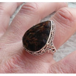 Zilveren ring druppelvorm Pietersiet bewerkte setting 19 mm