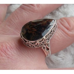 Zilveren ring druppelvorm Pietersiet bewerkte setting 19 mm