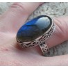 Zilveren ring ovale Labradoriet gezet in bewerkte setting 18 mm