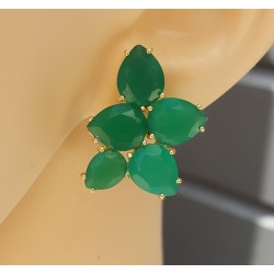 Vergulde oorbellen gezet met groene Onyxen