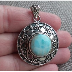 Zilveren hanger ronde Larimar gezet in bewerkte setting