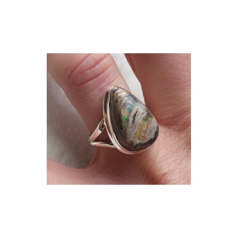 Zilveren ring gezet met Mexicaanse Vuuropaal 17.3 mm