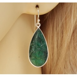 Zilveren oorbellen met uitgesneden Emerald