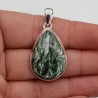 Zilveren edelsteenhanger met druppelvormige cabochon geslepen Seraphiniet