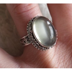 Zilveren ring perzik Maansteen gezet in bewerkte setting 16.7 mm
