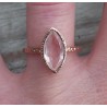 Vergulde zilveren ring Rozenkwarts in gehamerde setting 17.3 mm