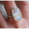 Zilveren ring gezet met ovale facet regenboog Maansteen 18 mm