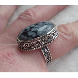 Zilveren ring ovale sneeuwvlok Obsidiaan in bewerkte setting 18.5 mm