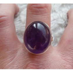 Zilveren ring gezet met grote cabochon Amethist 20.5 mm